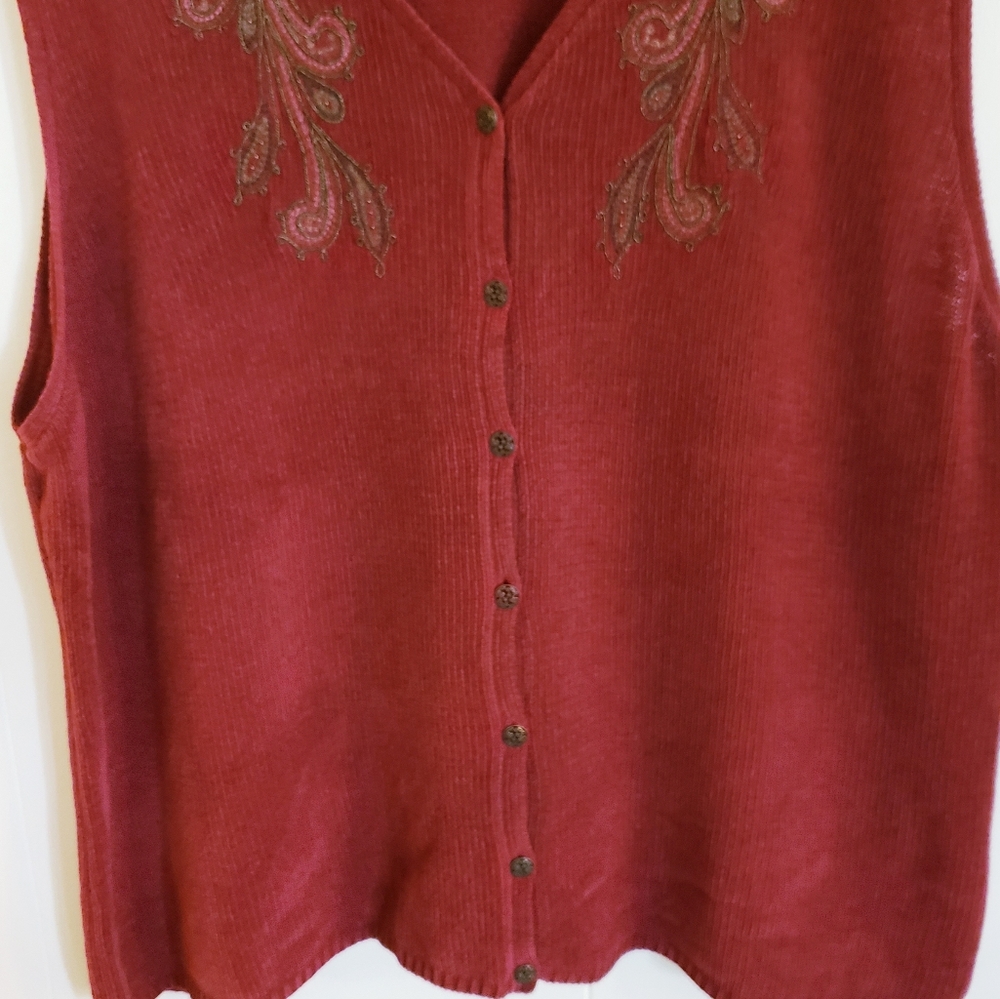 Koret Women Sweater Vest Size 1X Deep Red Rust Chenille Floral stitching edge - Picture 6 of 9